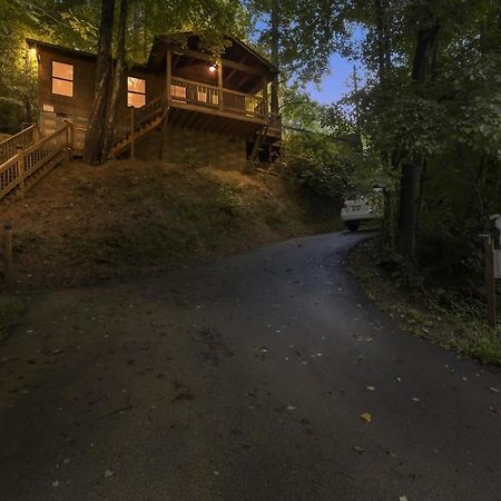 Cozy Cabin Between Gatlinburg & Pigeon Forge With Hot Tub Cabin Exterior foto