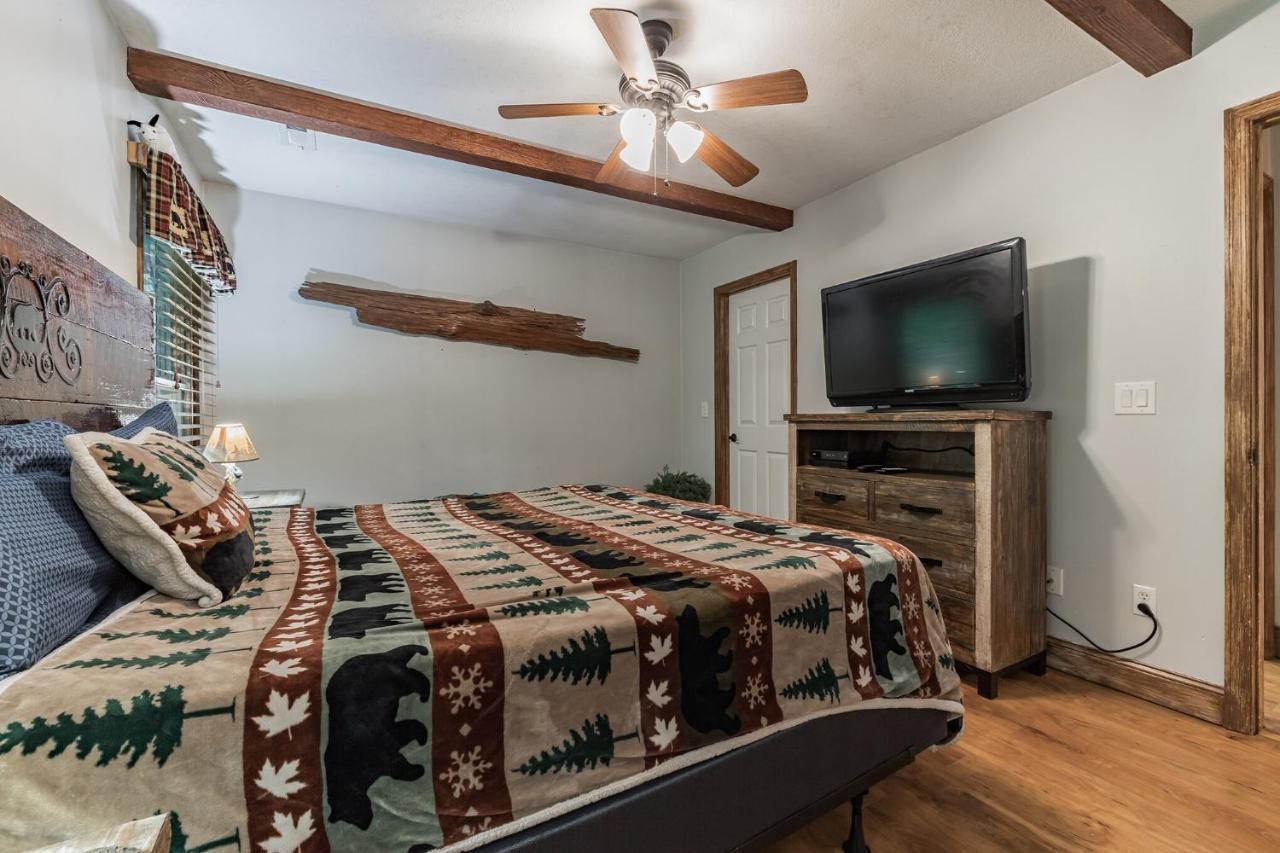 Cozy Cabin Between Gatlinburg & Pigeon Forge With Hot Tub Cabin Exterior foto