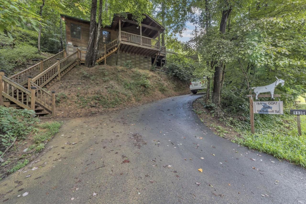 Cozy Cabin Between Gatlinburg & Pigeon Forge With Hot Tub Cabin Exterior foto