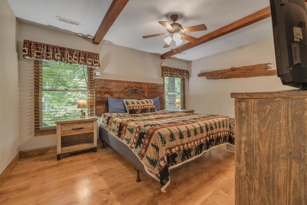 Cozy Cabin Between Gatlinburg & Pigeon Forge With Hot Tub Cabin Exterior foto