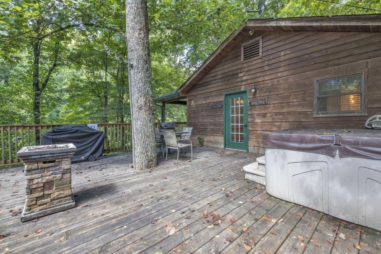 Cozy Cabin Between Gatlinburg & Pigeon Forge With Hot Tub Cabin Exterior foto