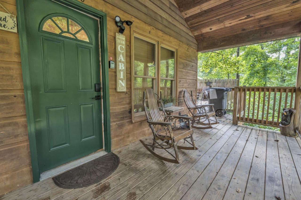 Cozy Cabin Between Gatlinburg & Pigeon Forge With Hot Tub Cabin Exterior foto