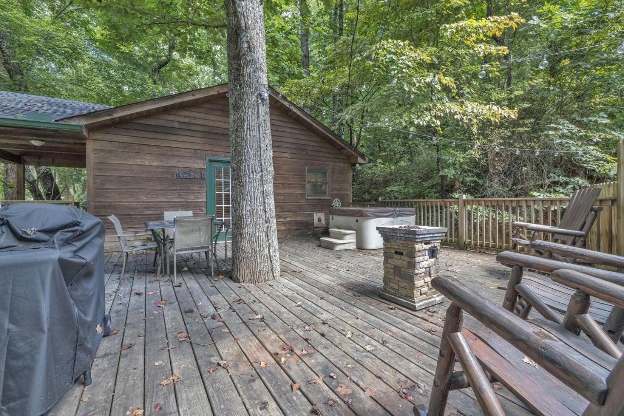 Cozy Cabin Between Gatlinburg & Pigeon Forge With Hot Tub Cabin Exterior foto